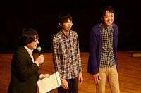 （左から）山里とアンガールズ。