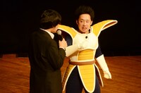 （左から）山里とR藤本。