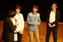 （左から）山里と東京03。