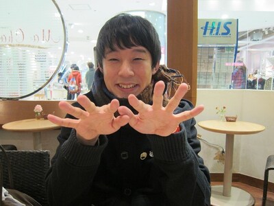 DVD「佐久間一行 全国コントツアー2012 元気でみるみる」を発売する佐久間一行。