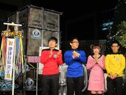 地球存続決定の瞬間。思わず涙目になるメンバーたち。