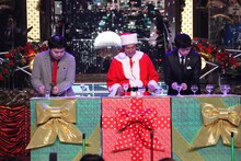 （左から）フットボールアワー岩尾、明石家さんま、今田耕司。(c)吉本興業