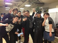 楽屋裏での記念撮影。