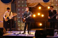 「ゴッドタン 第10回 芸人マジ歌選手権」の一場面。写真は東京03角田の「ヒトリノサキニ」。(c)2012 テレビ東京