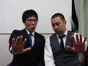 DVD「GREATEST HITS＜グレイテスト・ヒッツ＞」で実況解説副音声を務めるザ・プラン9の浅越ゴエ。