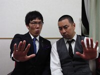 DVD「GREATEST HITS＜グレイテスト・ヒッツ＞」で実況解説副音声を務めるザ・プラン9の浅越ゴエ。