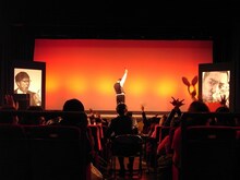 京都・よしもと祇園花月で行われた「RGがあるある120分歌いつづけ、それを浅越ゴエが120分実況解説する会」の模様。