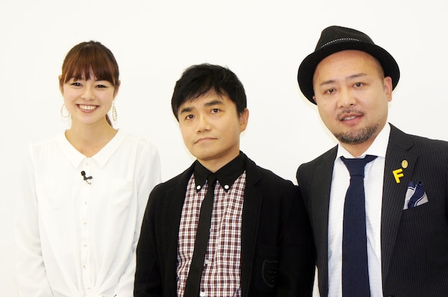 「FUJIYAMA SUMMIT 2013～富士山なんて大っきらい！～」に登場する浅草キッド・水道橋博士（中央）、マキタスポーツ（右）、モデルの川瀬良子（左）。