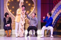 吉本興業創業100周年記念公演「吉本百年物語12月公演『日本全国、テレビで遊ぼ』」(c)吉本興業