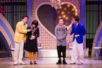 吉本興業創業100周年記念公演「吉本百年物語12月公演『日本全国、テレビで遊ぼ』」(c)吉本興業