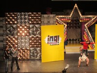 皿回しをしながら組体操のサボテンをするTEAM BANANA。