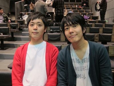 2013年2月27日にさらば青春の光とコラボレーションDVD「cafeと喫茶店」を発売するうしろシティ。