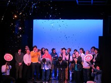 東京・松竹芸能 新宿角座にて行われた「松竹芸能カウントダウンLIVE＠角座」。なすなかにしの時計を見ない漫才で、年越しの瞬間に見事なツッコミ。