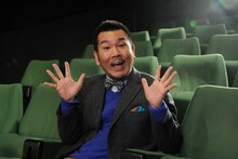 映画「96時間／リベンジ」のキャッチフレーズ同様、吉本の“最強親父”ことFUJIWARA藤本。映画は1月11日（金）より東京・TOHOシネマズ 六本木ヒルズほかにて全国公開。