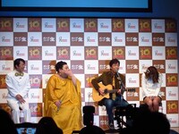 野口は撮影現場で即興で作らされた「ポン、ポン、ポンポンポンポン」という曲を披露。オフィシャルサイトで視聴可能。