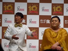 何かとダンディ坂野を支えるマツコ（右）。