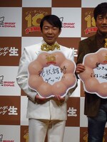 今年の目標は「もっち！」ではなく、「現状維持　ゲッツ!!」と書いてしまったダンディ坂野。