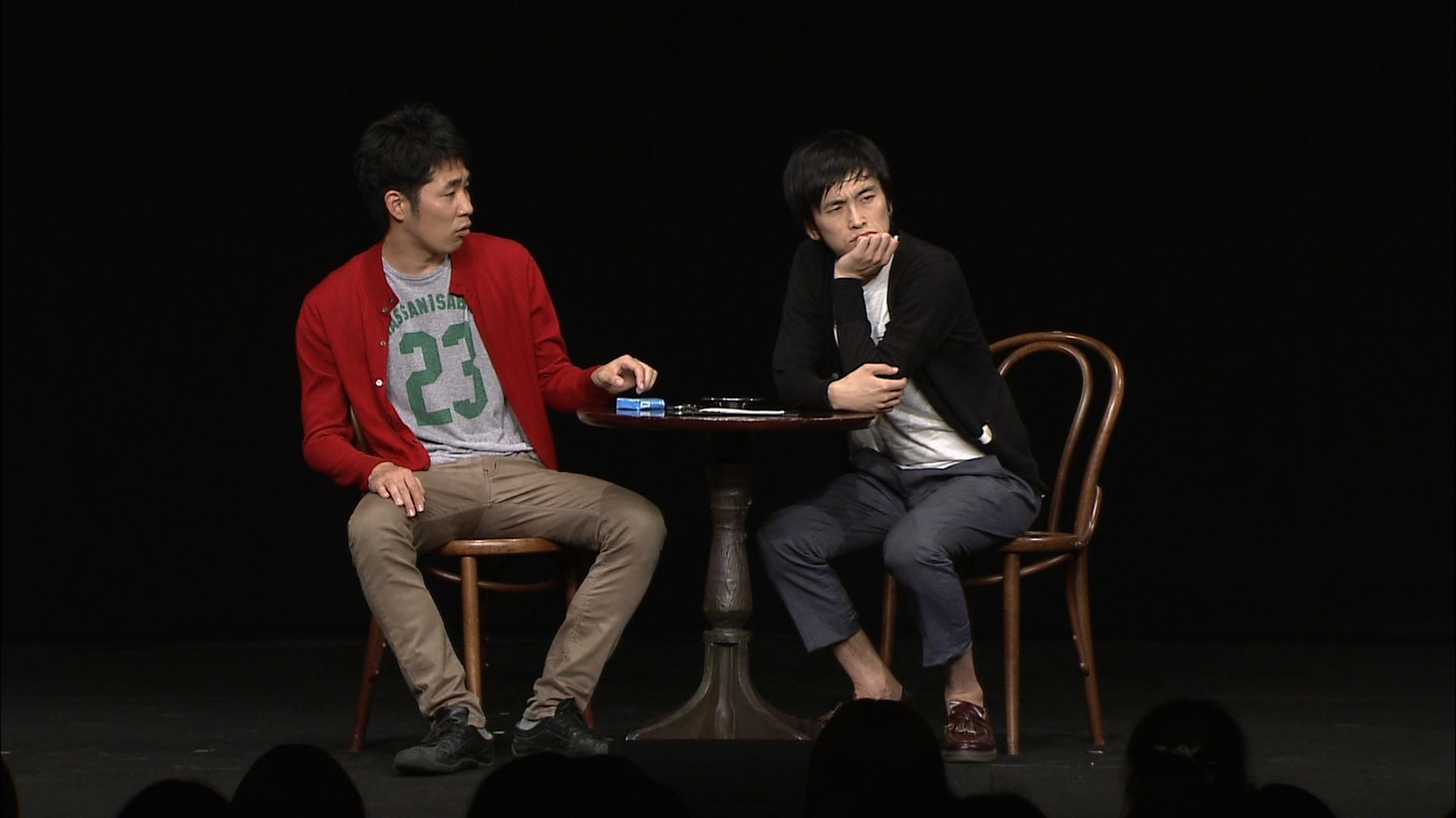 DVD「しずる単独コントライブ Conte Out」の一場面。