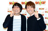 「ケンイチ」MCの南海キャンディーズ山里（左）と、ゲストのトータルテンボス大村（右）。