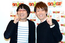 「ケンイチ」MCの南海キャンディーズ山里（左）と、ゲストのトータルテンボス大村（右）。