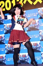 AKB48時代の前田敦子に扮して「フライングゲット」を踊るキンタロー。。