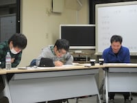 舞台「『田中が考え中』～第2幕～」の読み合わせ風景。