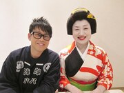 ドラマ木曜ミステリーシアター「お助け屋☆陣八」（読売テレビ・日本テレビ系）に出演する宮川大輔と南海キャンディーズ・しずちゃん。