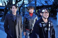 宮川大輔主演、南海キャンディーズ・しずちゃん、小泉孝太郎出演のドラマ「お助け屋☆陣八」。(c)YTV