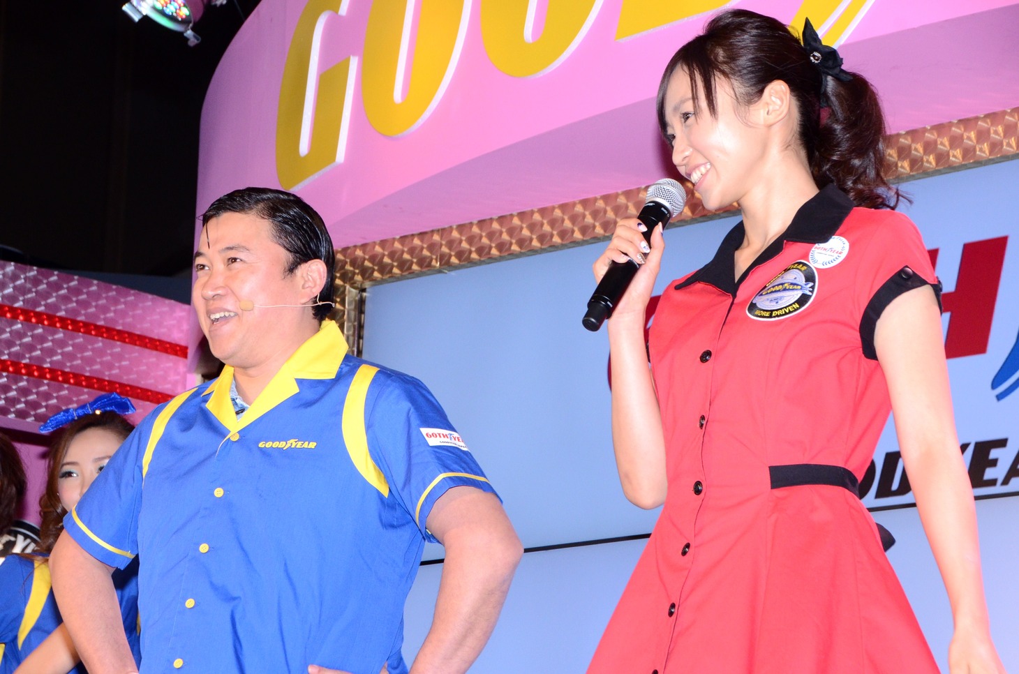 スギちゃん（左）と吉木りさ（右）。