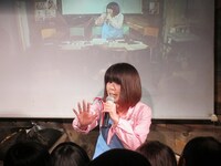 東京・新宿ネイキッドロフトにて「ボルサリーノ・関のパワーフードパブ vol.5 ～レシピ本発売記念！大新年会!!～ 『2013年をHAPPYにする宴サイン会付』」を開催したボルサリーノ関。