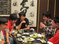 酒も入りどんどん盛り上がるダジャレ会。