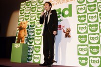 若い女性の歓声を一身に浴びる有吉弘行。