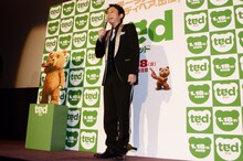 若い女性の歓声を一身に浴びる有吉弘行。