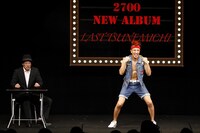 「2700DVD収録ライブ 2700 NEW ALBUM 『ラストツネミチ～へ長調～』」の一場面。(c)藤澤孝代（フォトプロ）