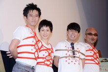 映画「R-18文学賞 vol.1 自縄自縛の私」の舞台挨拶に登壇した（左から）津田寛治、平田薫、ピース綾部、竹中直人監督。映画のテーマに沿って全員緊縛された状態で写真撮影に応じた。