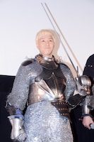 チョコレートプラネット長田。重量感のある甲冑について「着るだけで鼻が削げそうになった」と感想を語った。