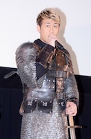 川畑要。舞台挨拶では、本作のエンディングテーマ曲「breakthrough」を甲冑姿のままで熱唱した。
