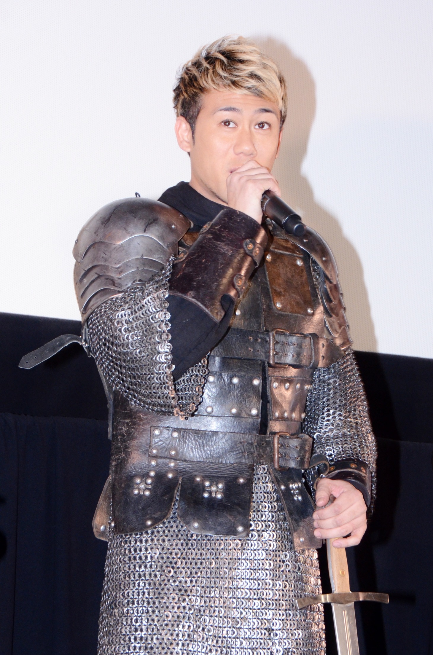 川畑要。舞台挨拶では、本作のエンディングテーマ曲「breakthrough」を甲冑姿のままで熱唱した。