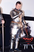 ケンドーコバヤシ。「マッサージの予約を入れたい」と、甲冑の重量による肉体的な疲労を訴えていた。