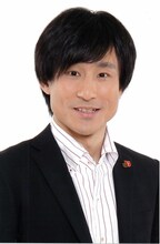 「四県対抗 しこクイズ」に出演する、なだぎ武。