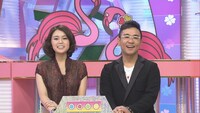 MCの八嶋智人（右）と塚原愛NHKアナウンサー（左）。(c)NHK