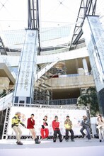 トークに参加する小島よしお（左から2人目）。