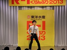 徐々に観客を自分の世界に引きずり込み大きな笑いを集めていた西村ヒロチョ。