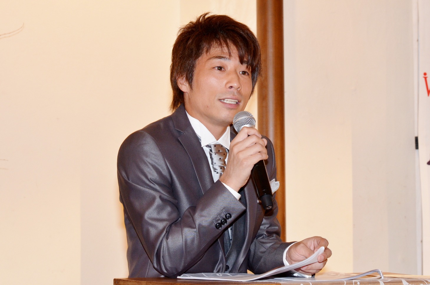 プライベート企画「淳の休日」を通して森本の結婚式をサポートするロンブー淳。