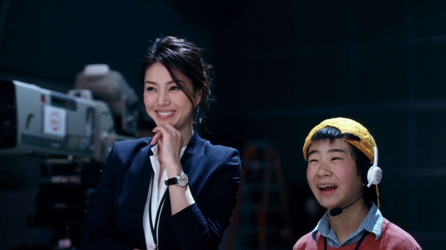 井川遥（左）と前田旺志郎（右）。