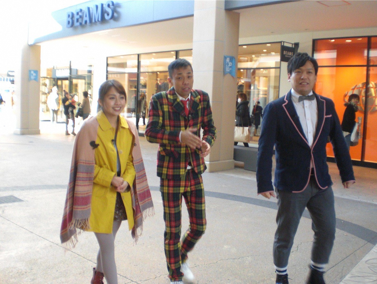COWCOWと鈴木あきえ（左）。(c)テレビ朝日