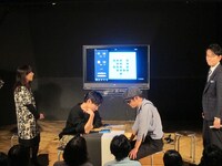 長い付き合いだけに「負けたくない！」と叫んだ板倉。負けが確実になると、いきなり電源を切ろうとする場面も。