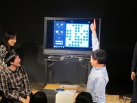 観客にもわかりやすい笑いのあふれた対戦をみせた野田と大水。角を取る際には「アイアムチャンス」も飛び出した。