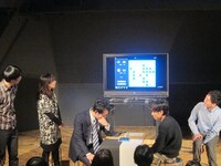 観客も思わず見入る真剣勝負を繰り広げた板倉と土屋。自分の手に持っていこうとする土屋と一筋縄ではいかない板倉の華麗な一戦だった。