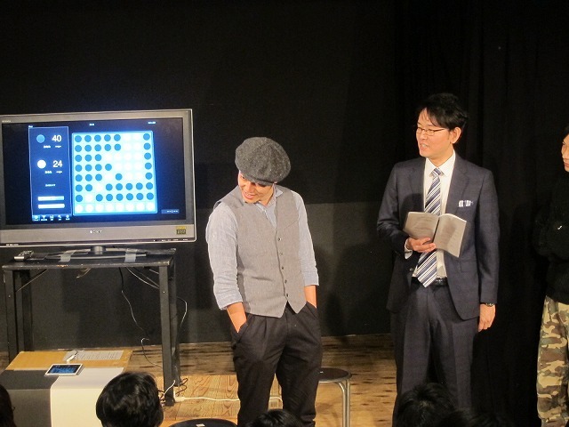 あまりに待たされとんでもないテンションで登場した西野。自分でも「お客さんが離れていくのがわかる」と自覚しつつも止められず。